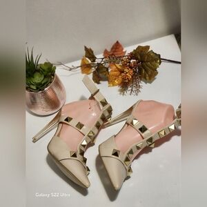 Steve Madden Cream and Gold Heels with Strappy Design